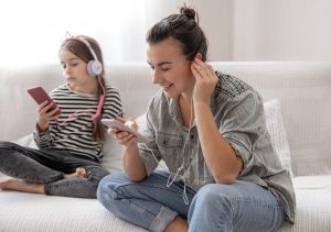 Screen Time Management : Parents should set a positive example by limiting their own screen time - Babyhub