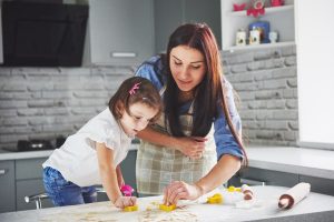 Alternatives for Screen time :Cooking together - Babyhub