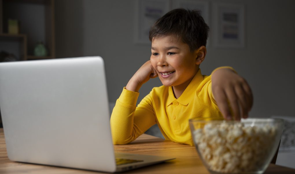 Screen Time : Establishing healthy habits and boundaries around technology usage - Babyhub