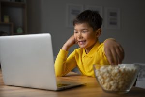 Screen Time : Establishing healthy habits and boundaries around technology usage - Babyhub