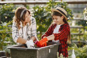 Alternatives for Screen time : Gardening with kids- Babyhub